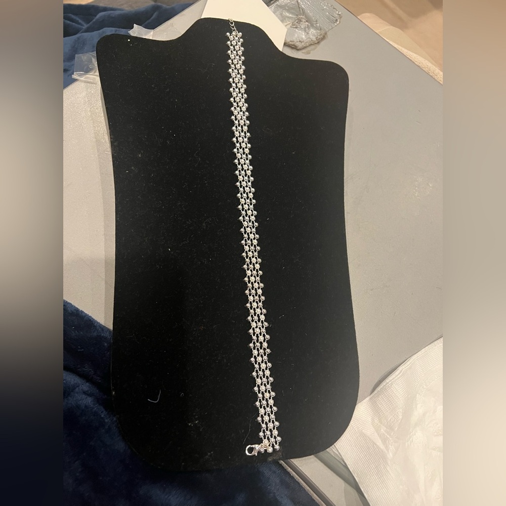 Forever 21 Silver Rhinestone Floral Choker Necklace | Sparkly | NWT - Picture 4 of 5